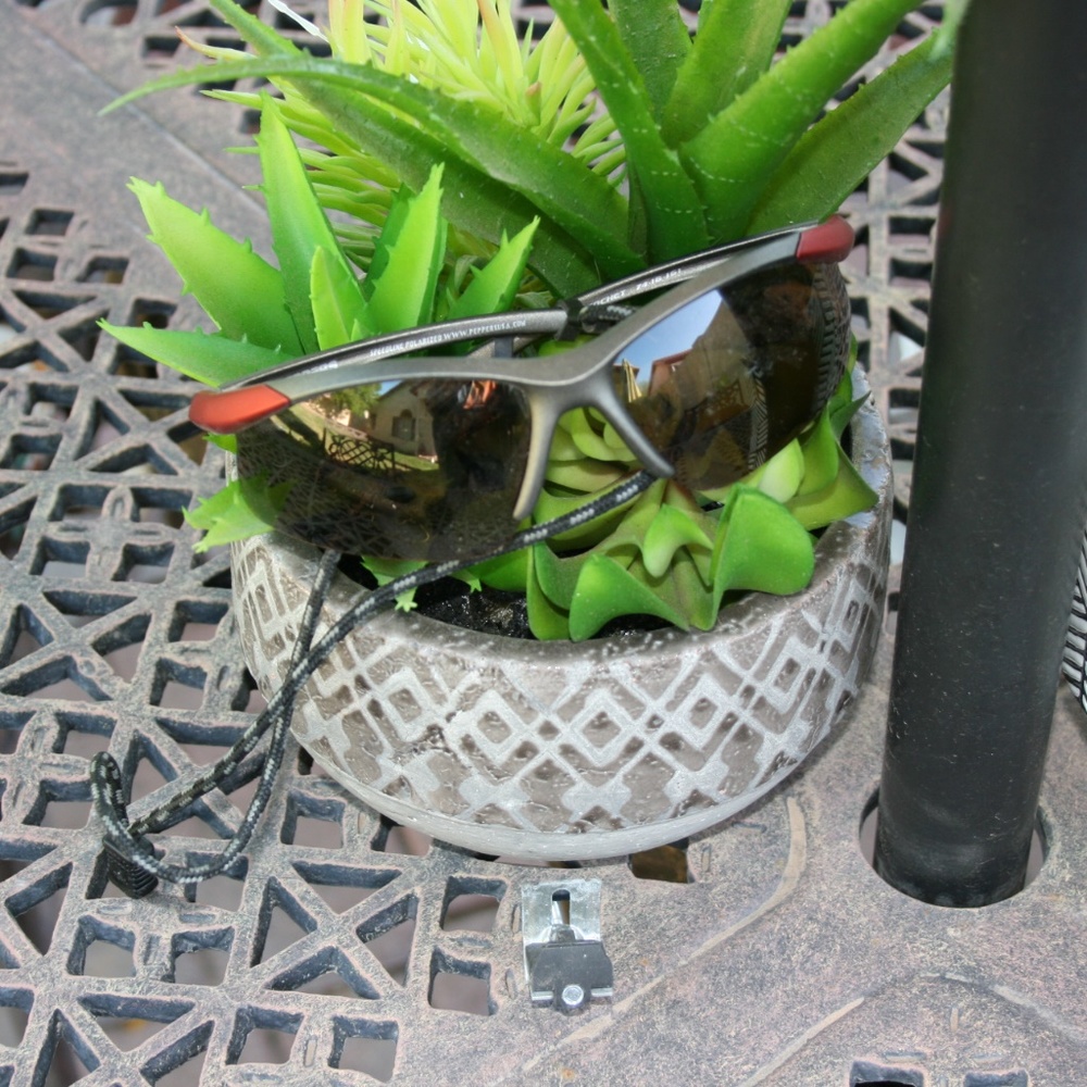 Tiger's eye & gold bracelet with sunglasses bundle - Picture 4 of 4